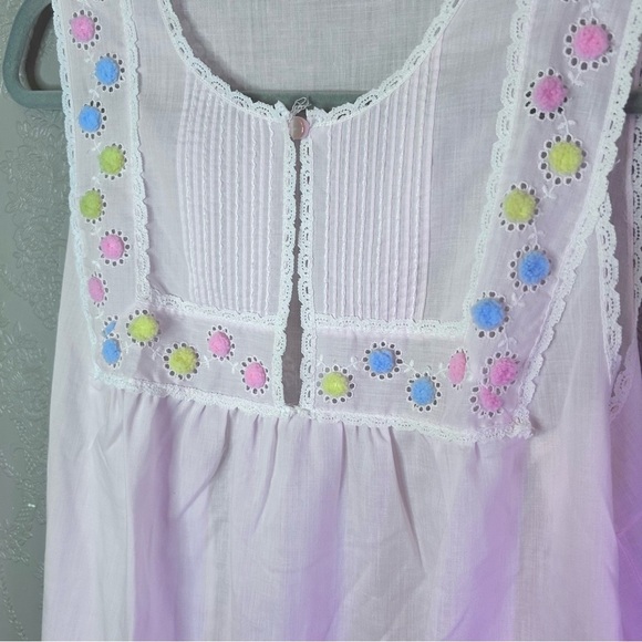 Pink Nightgown with Floral Embroidery vintage robe gown - Picture 6 of 8